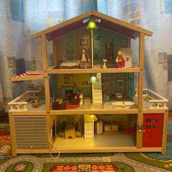 Кукольный домик Hape Семейный особняк с мебелью 29 предметов с 4 куклами свет звук E3405_HP: отзыв пользователя Детский Мир