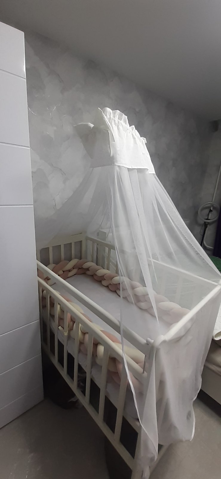 Очень маленький для обычной кроватки
