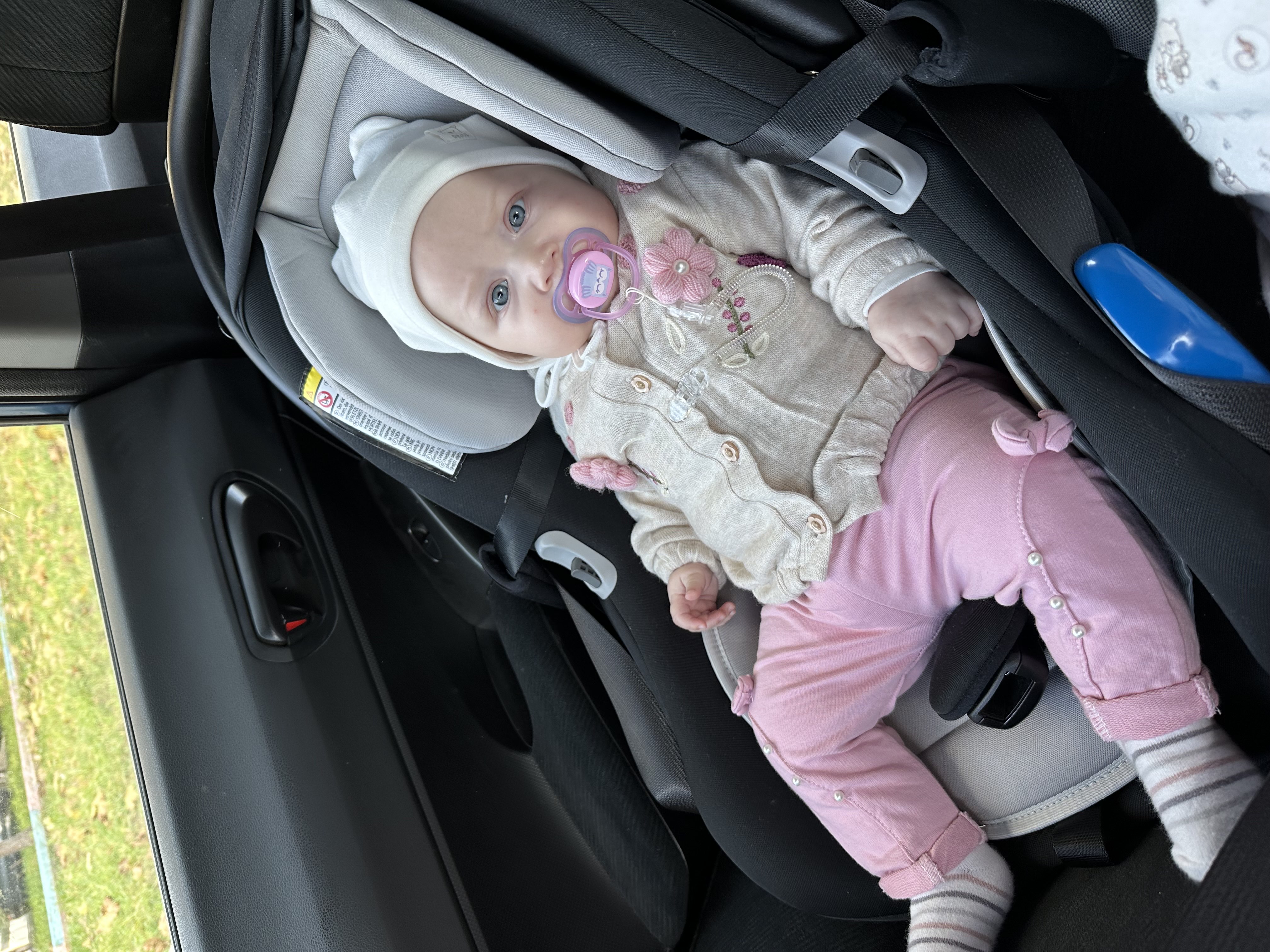 Маломерит брала на 2 размера больше текущего размера головы, все равно мало