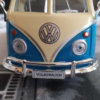 Машина MAISTO 1:24 Volkswagen Van Samba Кремовый/Голубой 31956: отзыв пользователя Детский Мир