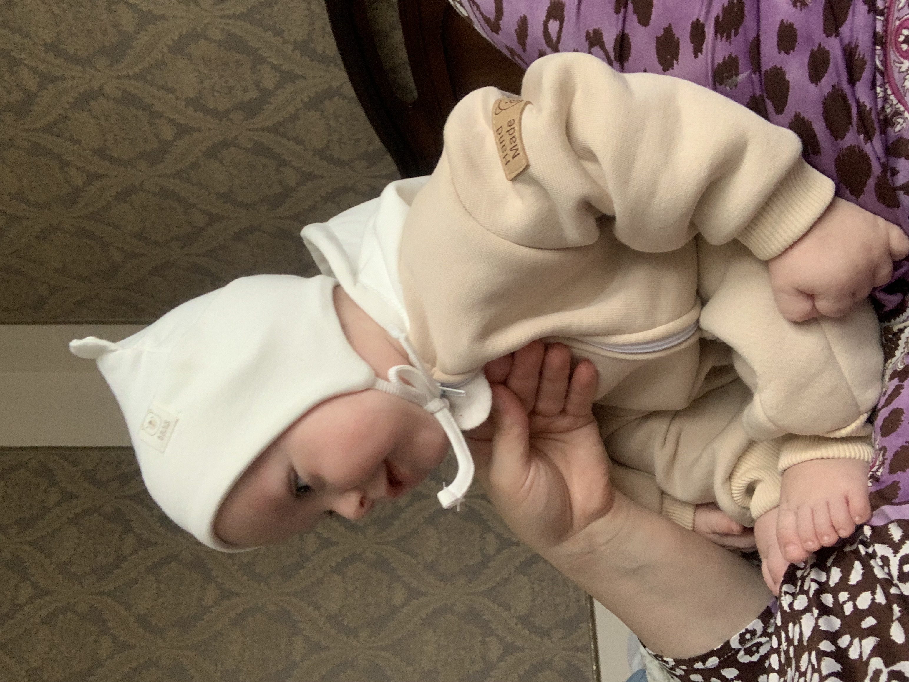 Шапка хорошая и по качеству и по цвету