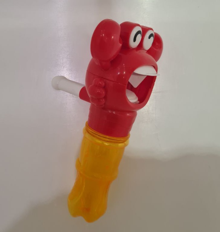 Отличная покупка! Решила взять для купания и не пожелела! Игрушка пришла в отличном состоянии и с инструкцией внутри. Ребёнок счастлив, я довольна, советую!