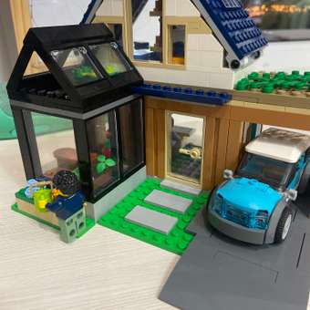 Конструктор LEGO City Family House and Electric Car блочный: отзыв пользователя Детский Мир