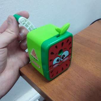 Точилка механическая Пифагор настольная для карандашей с контейнером для стружки зеленая с красным: отзыв пользователя Детский Мир