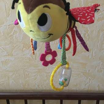 Развивающая игрушка погремушка FergoKids подвесная Пчелка на коляску от 0+: отзыв пользователя Детский Мир