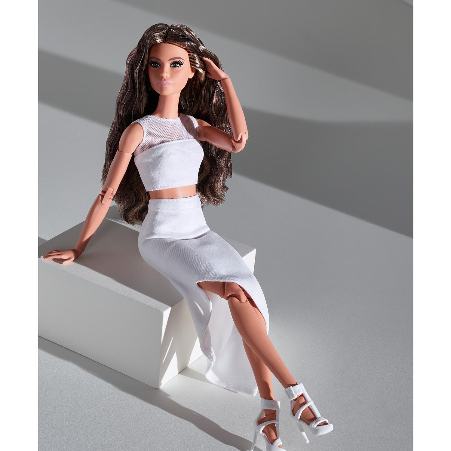 Кукла Barbie Looks Брюнетка GTD89 купить по цене 17990 ₸ в  интернет-магазине Детский мир