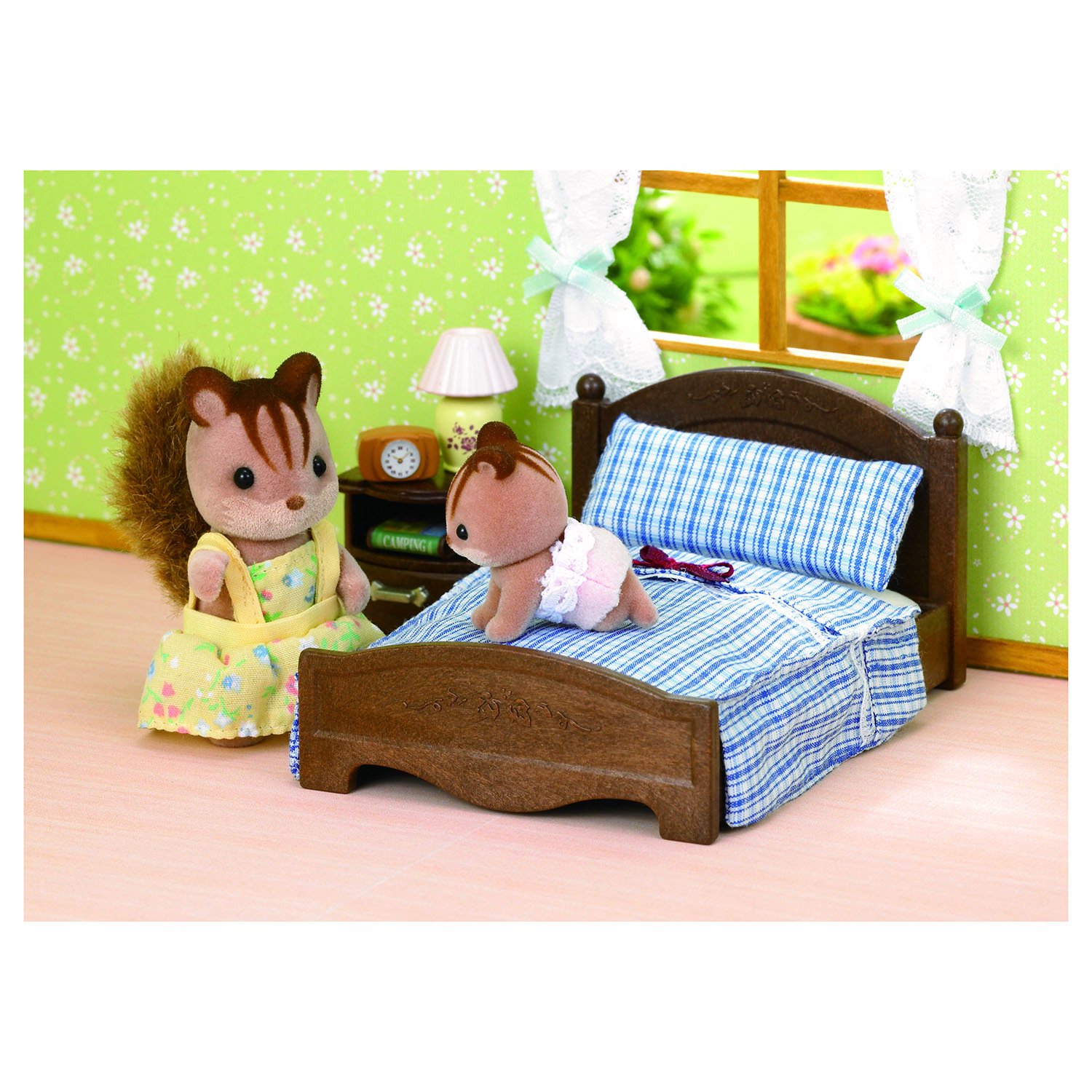 Sylvanian families большая кровать и тумбочка