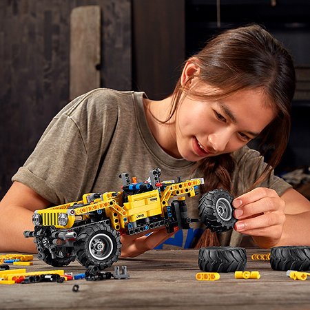 Конструктор LEGO Technic Jeep Wrangler 42122 - фото 11