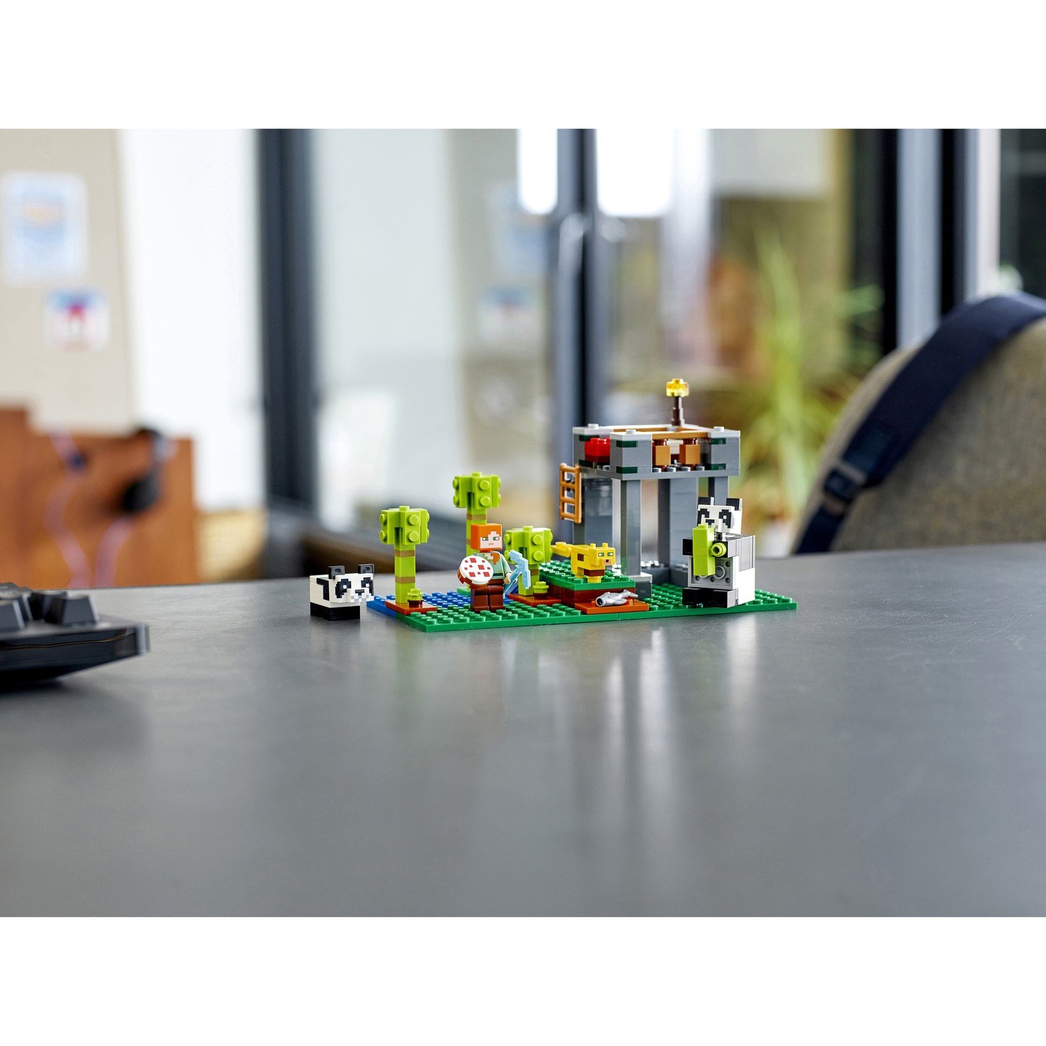 Конструктор LEGO Minecraft Питомник панд 21158 - фото 14