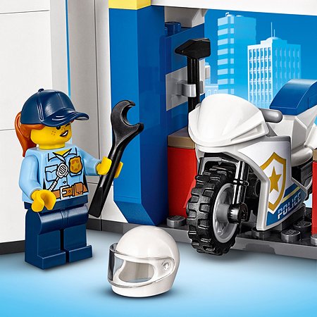 Конструктор LEGO City Police Полицейский участок 60246 - фото 15
