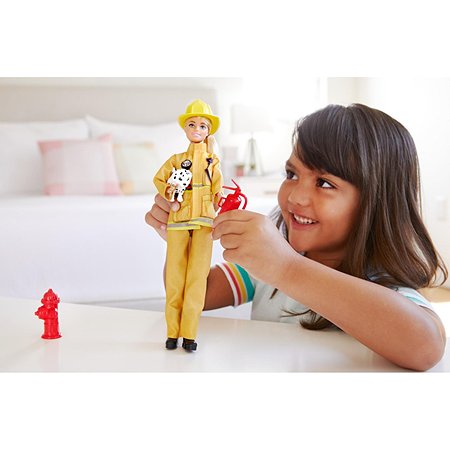 Кукла Barbie в пожарной форме с тематическими аксессуарами GTN83 - фото 8