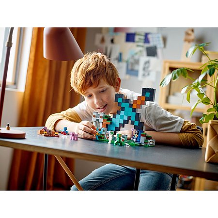 Конструктор Lego Minecraft The Sword Outpost 21244 - фото 9