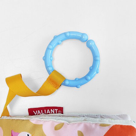 Книжка-игрушка VALIANT для малышей «На даче» с прорезывателем и подвесом - фото 5